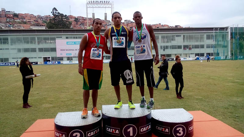 Atleta Gabriel Soares Rodrigues durante premiação (foto: divulgação)